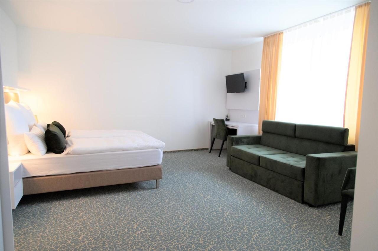 Hotel Amplidi 3*